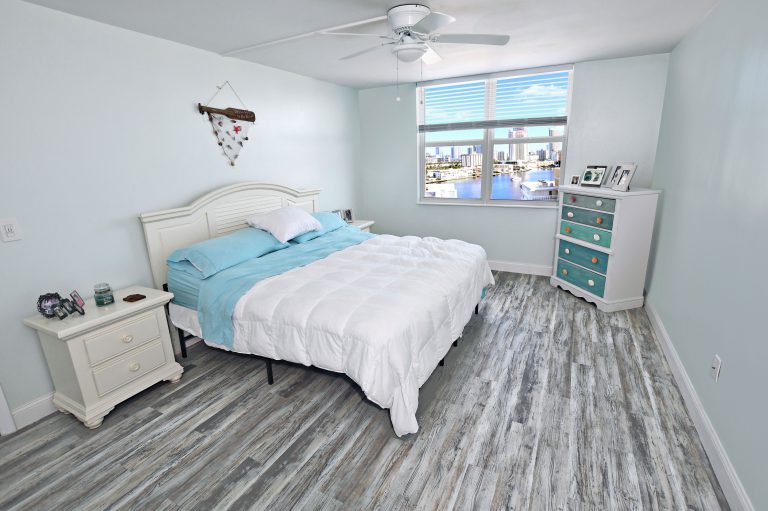 Photo by Mar10Photography,MasterBedRoom,WaterView