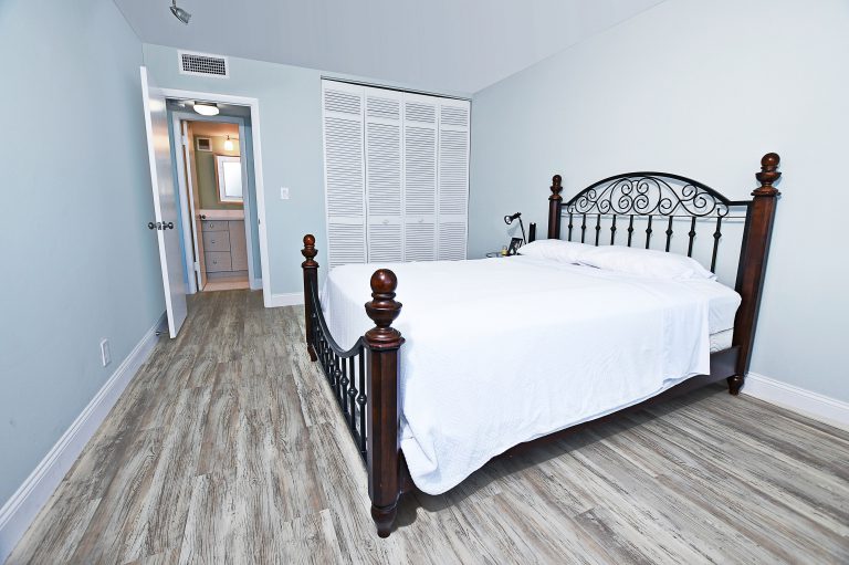 Photo by Mar10Photography, bedroom