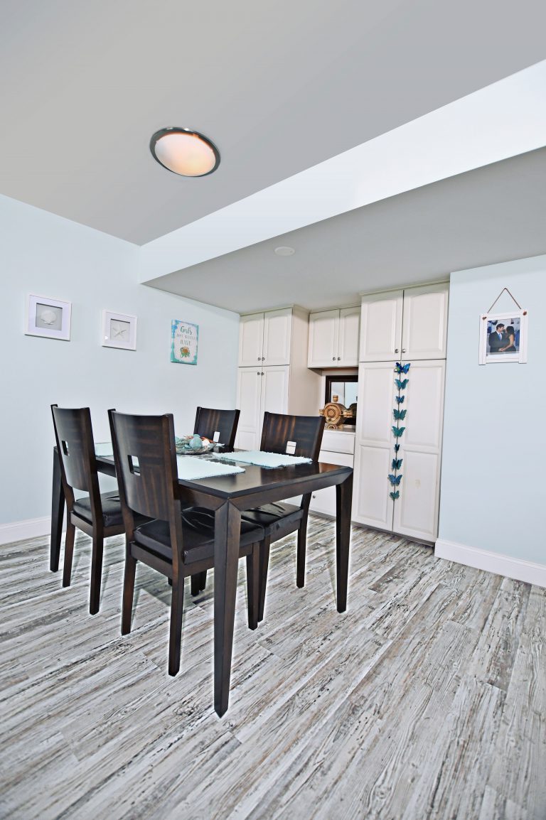 Photo by Mar10Photography, Dining table